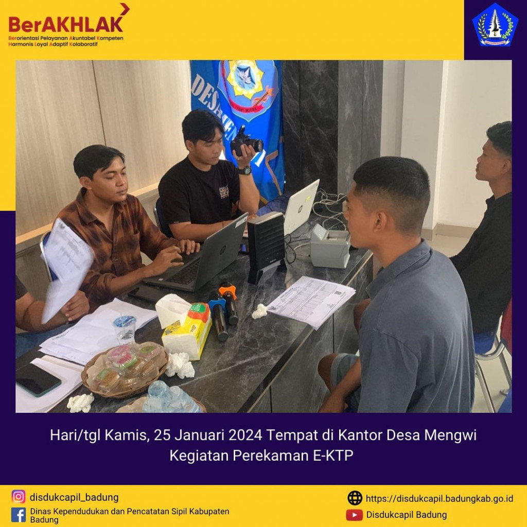 Tim Go Laying Adminduk Melaksanakan Jemput Bola Perekaman E-KTP di Kantor Desa Mengwi