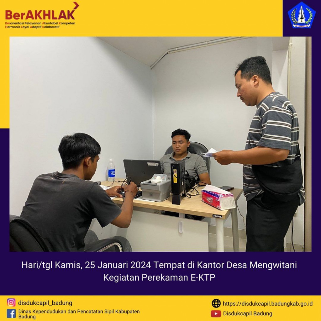 Tim Go Laying Adminduk Melaksanakan Jemput Bola Perekaman E-KTP di Kantor Desa Mengwitani