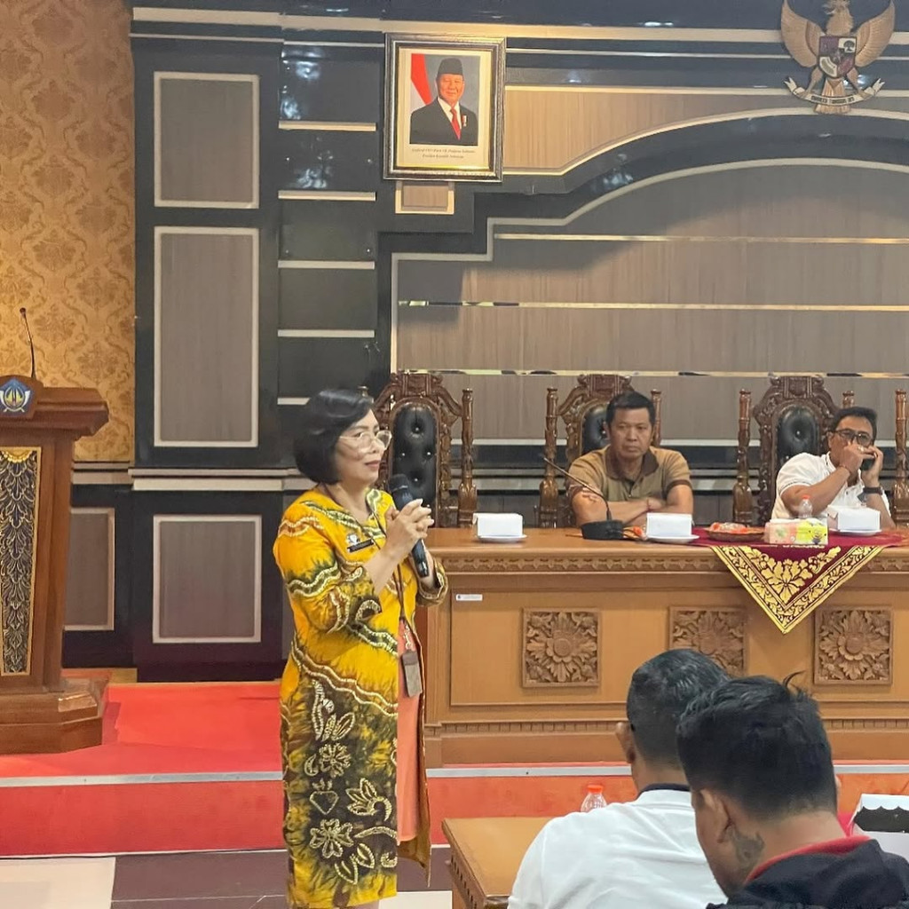 Jumat, 8 november 2024 kegiatan sosialisasi administrasi kependudukan dan SIDAKEP di Kantor Desa Dalung