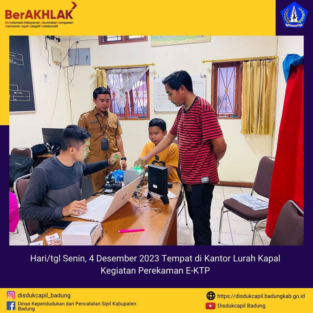 Tim Go Laying Adminduk Melaksanakan Jemput Bola Perekaman E-KTP di Kantor Lurah Kapal