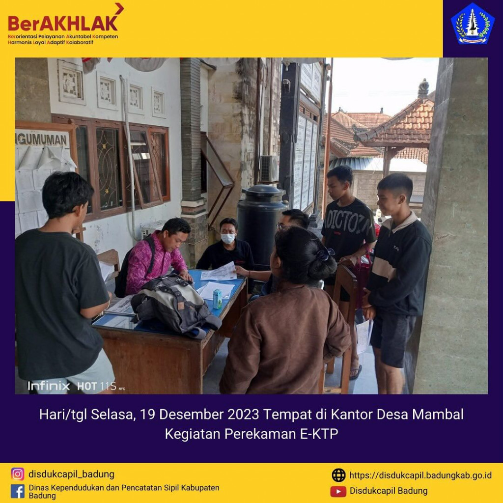 Tim Go Laying Adminduk Melaksanakan Jemput Bola Perekaman E-KTP di Kantor Desa Mambal