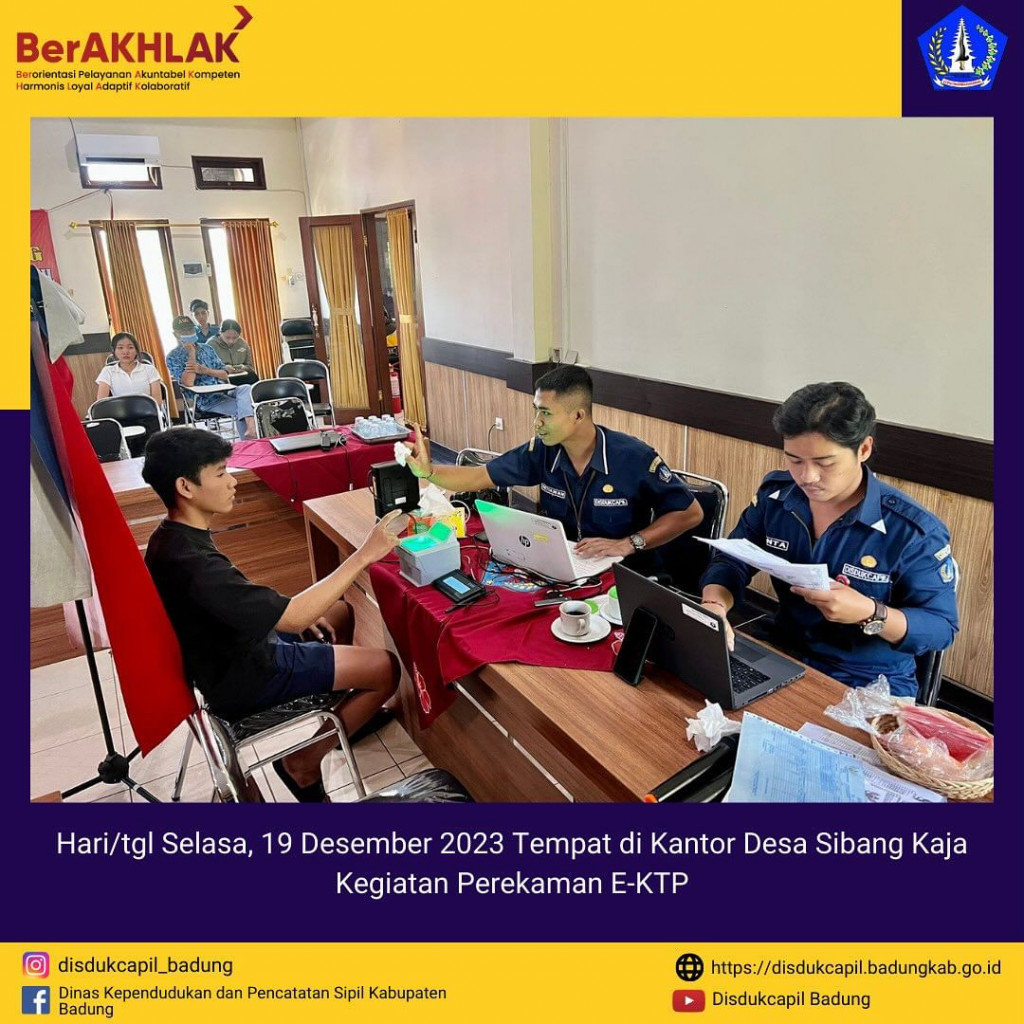 Tim Go Laying Adminduk Melaksanakan Jemput Bola Perekaman E-KTP di Kantor Desa Sibang Kaja