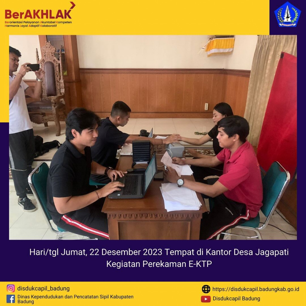 Tim Go Laying Adminduk Melaksanakan Jemput Bola Perekaman E-KTP di Kantor Desa Jagapati