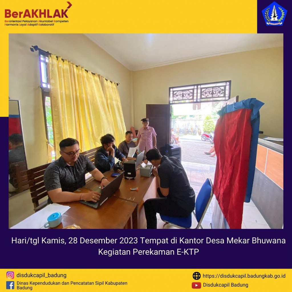 Tim Go Laying Adminduk Melaksanakan Jemput Bola Perekaman E-KTP di Kantor Desa Mekar Bhuwana