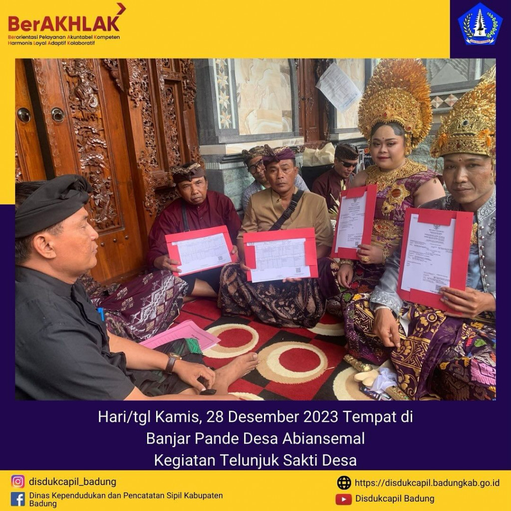 Tim Go Laying Adminduk Melaksanakan Program Telunjuk Sakti Desa di Banjar Pande Desa Abiansemal