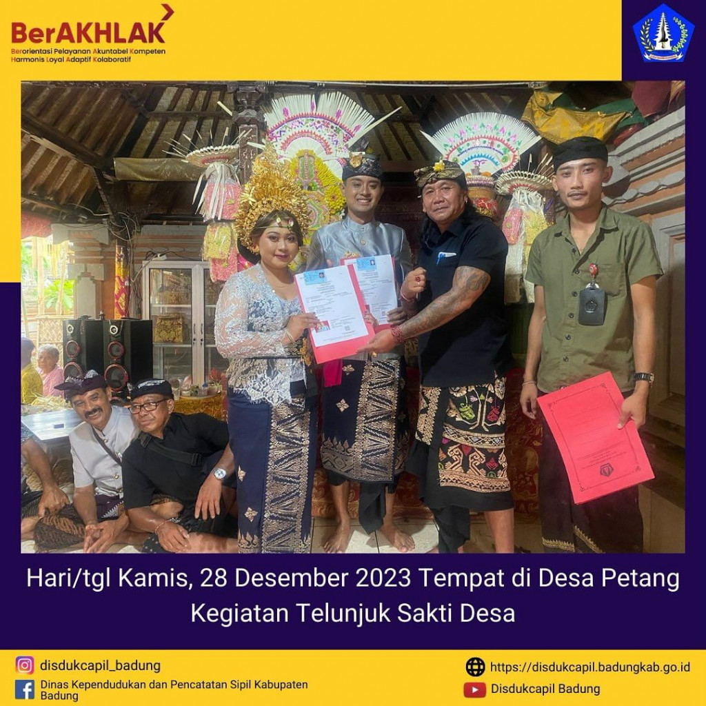 Tim Go Laying Adminduk Melaksanakan Program Telunjuk Sakti Desa di Desa Petang