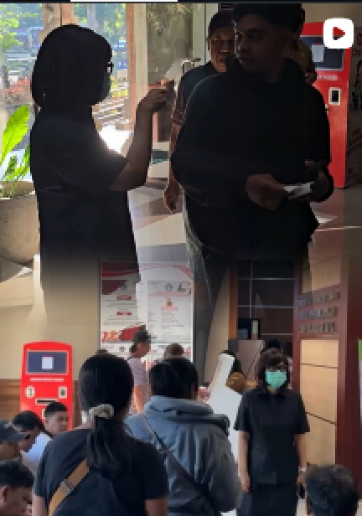 Pada hari Senin, 13 Juli 2026,  Putu Suryawati, S.H., M.M., memberikan arahan kepada masyarakat segera menginstal aplikasi Identitas Kependudukan Digital (IKD) di ponsel pintar mereka.