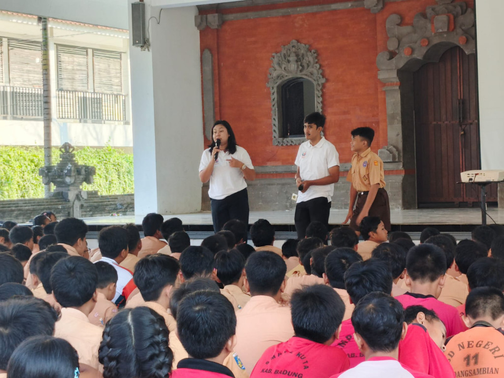 PUSPAGA Sekar Jepun Kabupaten Badung Edukasi Murid SMP Negeri 2 Kuta tentang Bahaya Cyberbullying