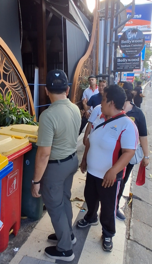Kurve sampah di Kelurahan Seminyak