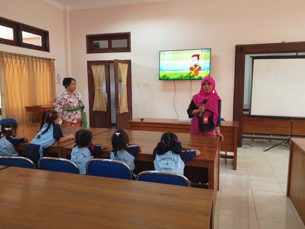Keceriaan dan Semangat Siswa/Siswi TK Mekar Jaya 2 Sempidi, Kenalkan Dunia Literasi di Perpustakaan Sastra Mangutama
