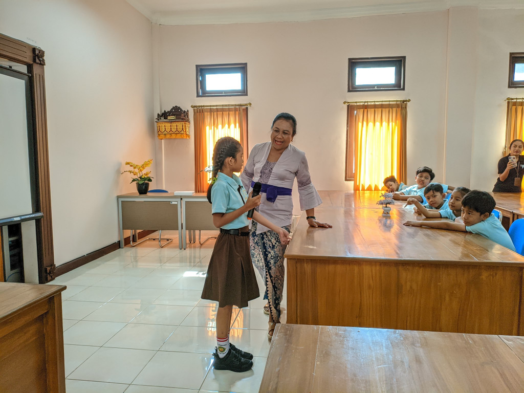 Kunjungan SD Imanuel ke Perpustakaan Sastra Mangutama Kabupaten Badung