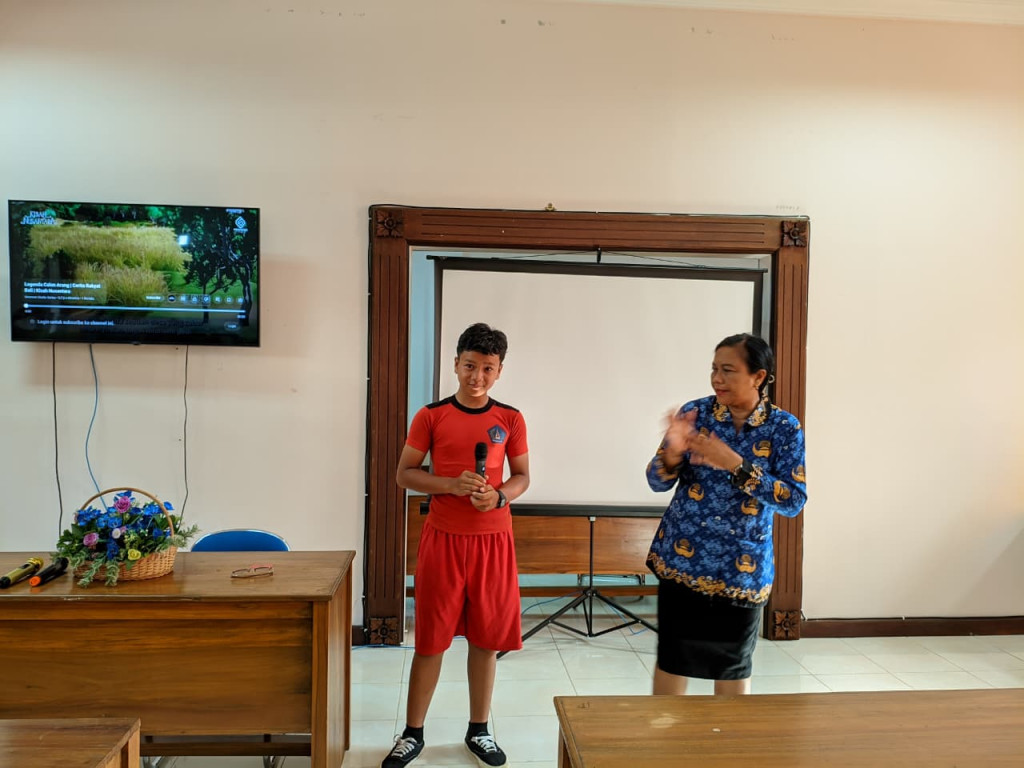 Penuh Keceriaan, Siswa SD No. 2 Lukluk Jelajahi Dunia Literasi di Perpustakaan Sastra Mangutama