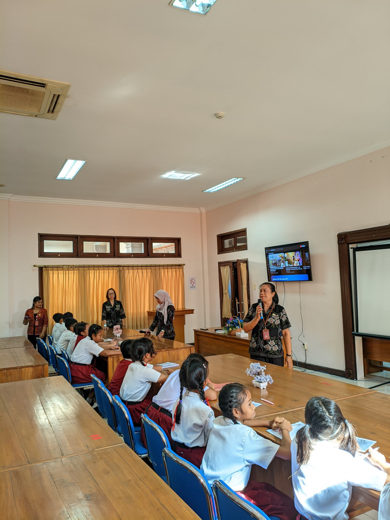SD No. 3 Blahkiuh Tingkatkan Literasi Siswa Melalui Kunjungan Edukatif ke Perpustakaan Sastra Mangutama