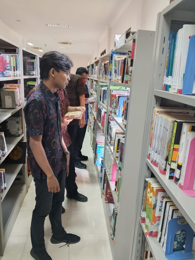Kunjungan ke Perpustakaan Sebagai Pusat Informasi