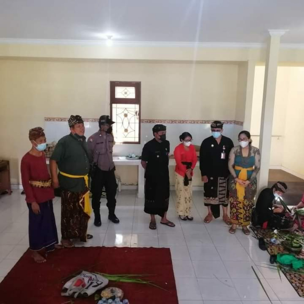 Pelatihan Pembuatan Tempat Kue Tradisional Berbahan Janur