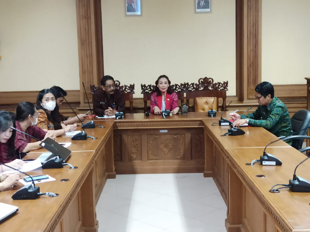Pembinaan Kearsipan dan Srikandi.