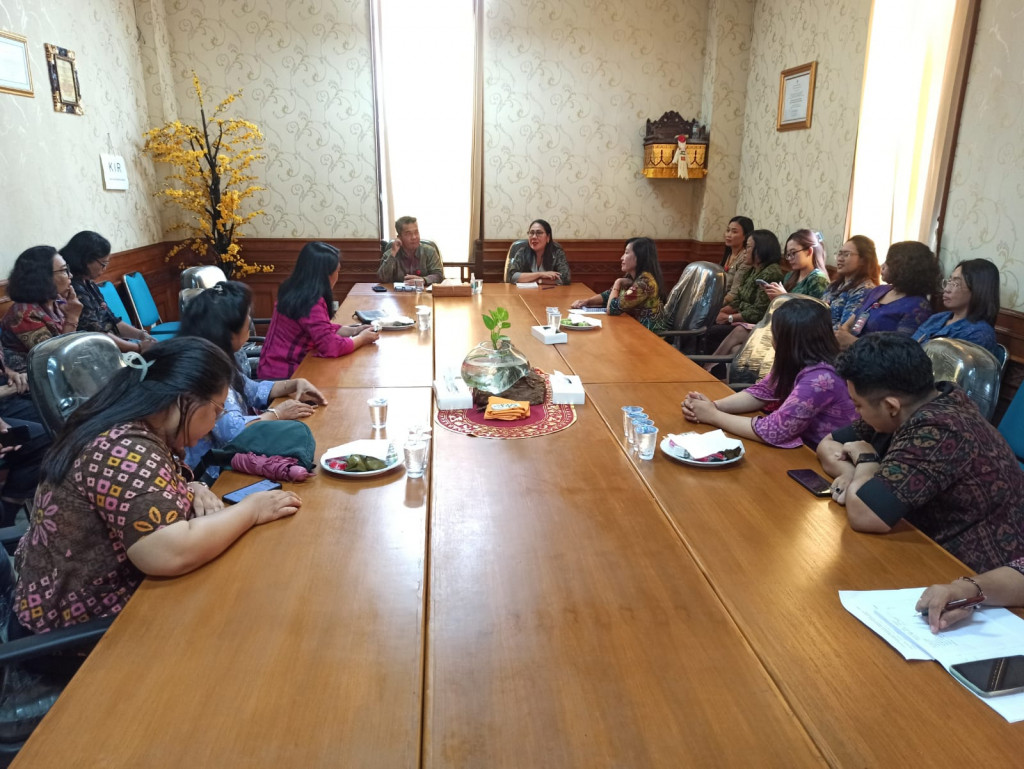 Dinas Kearsipan dan Perpustakaan Kabupaten Badung Terima Tim Pembinaan Kearsipan dari Provinsi Bali