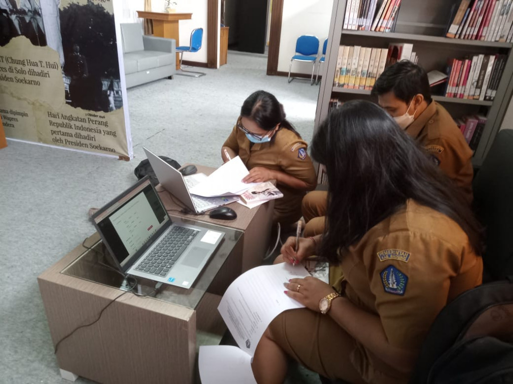 Layanan otomasi INLISLITE pada petugas pengelola Perpustakaan SD 3 Dalung dan SD 6 Dalung