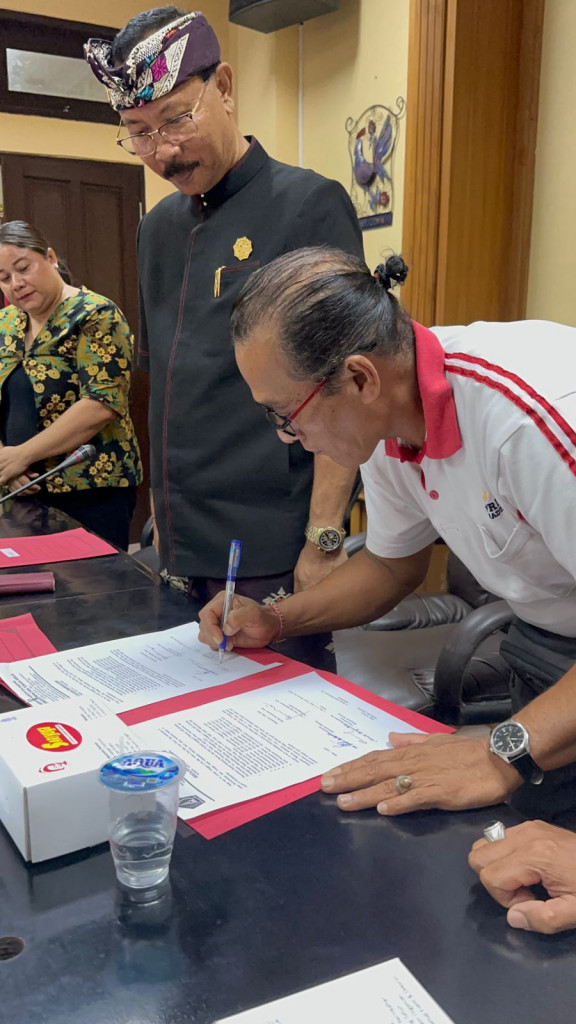 Diskerpus Kab. Badung Menghadiri Pemusnahn Arsip In Aktif Disperinaker Kab. Badung