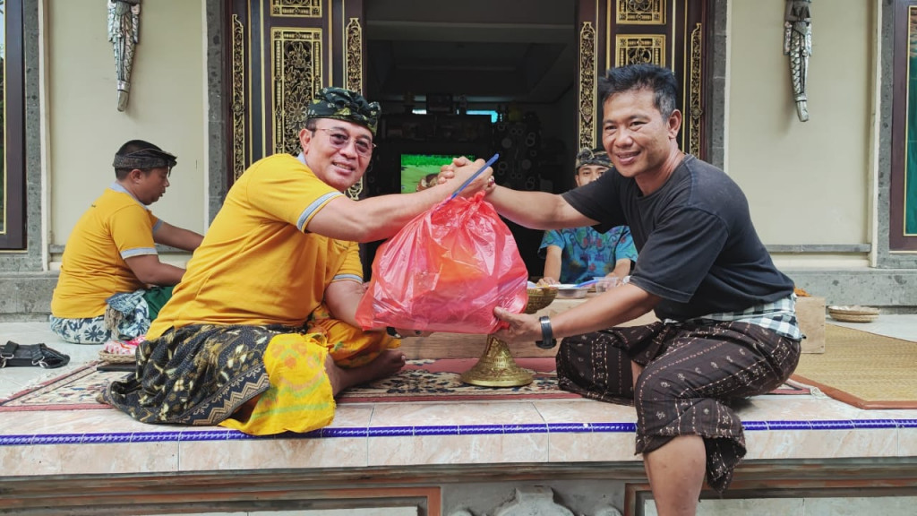 Diskerpus Kabupaten Badung Menyerahkan Bantuan CSR BPD Bali.