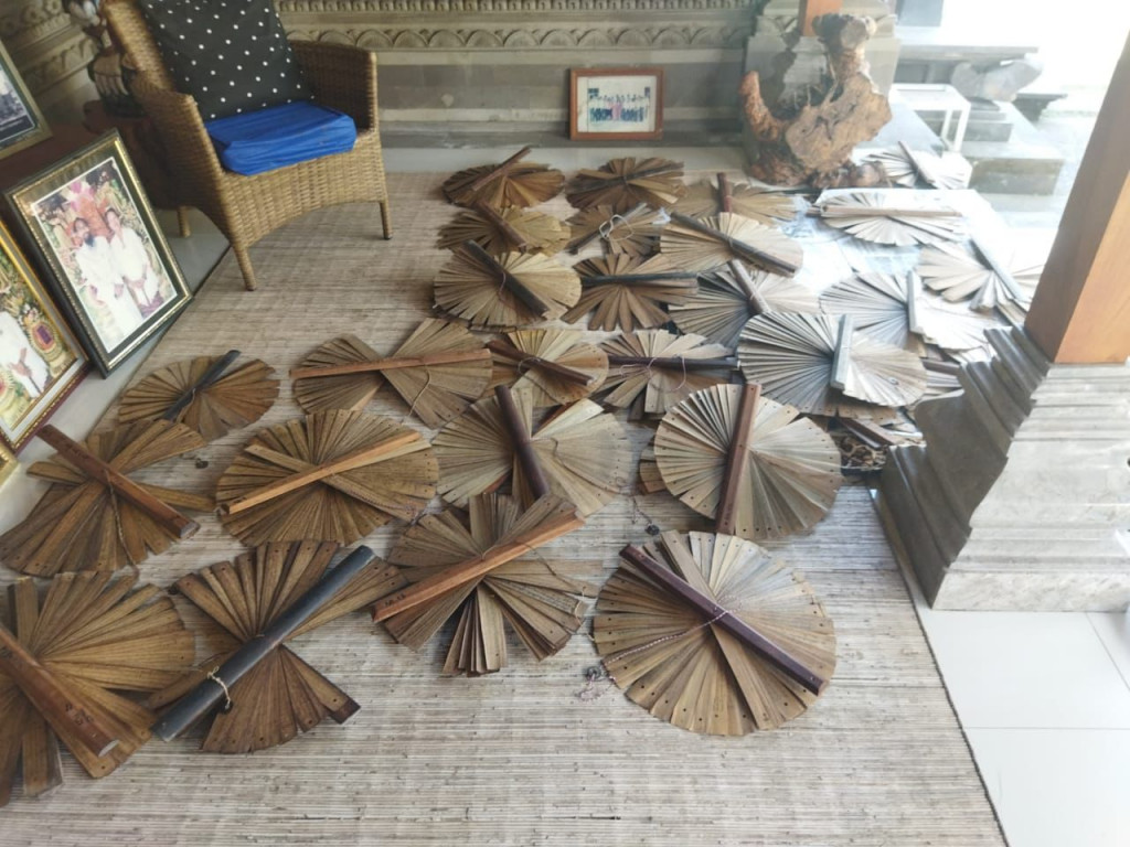 Diskerpus Kab. Badung Menyerahkan bantuan CSR dan Konservaai Lontar,