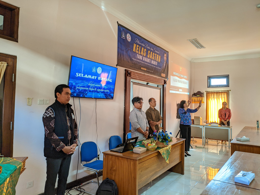 MGMP Bahasa Indonesia Badung Gelar Peluncuran Buku dan Seminar Sastra di Perpustakaan Sastra Mangutama