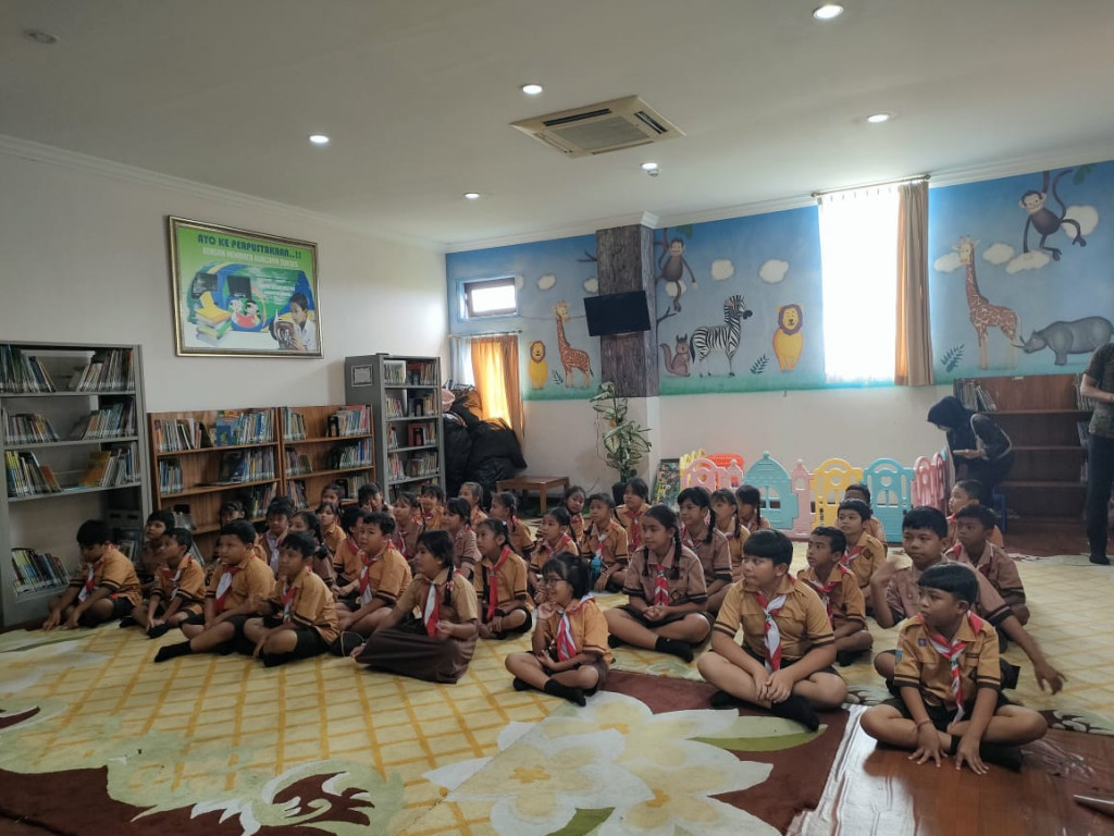 Kunjungan SD No. 6 Tuban ke Perpustakaan Sastramangutama Kabupaten Badung