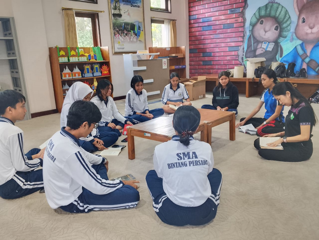 Kunjungan Literasi SMA Bintang Persada