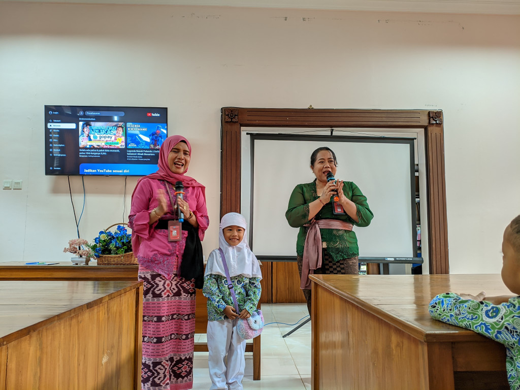 Tingkatkan Minat Baca Sejak Dini, RA Bakti V Sambangi Perpustakaan Sastra Mangutama Badung