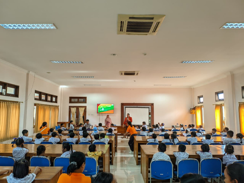 Edukasi Literasi: TK Widya Kumara Tangeb Laksanakan Kunjungan Belajar ke Perpustakaan Sastra Mangutama Kabupaten Badung