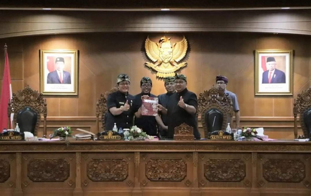 RAPAT PARIPURNA DPRD KABUPATEN BADUNG