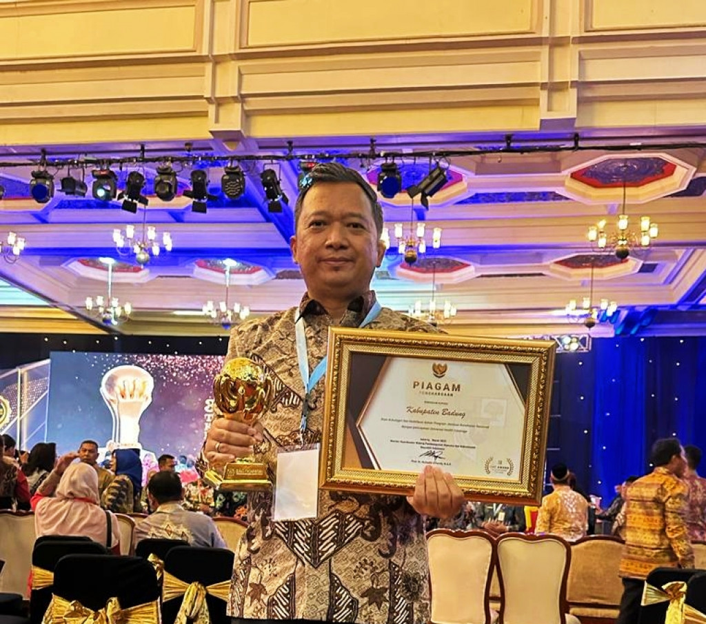PENERIMAAN UHC AWARD 2023