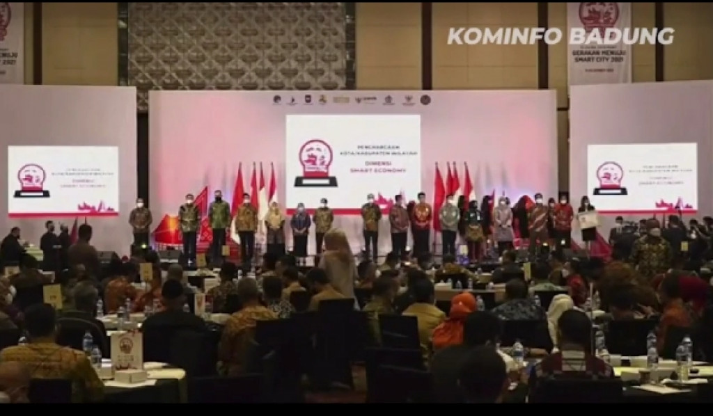 Pemerintah Kabupaten Badung kembali menerima penghargaaan terbaik untuk Dimensi Smart Economy dari Kementerian Komunikasi dan Informatika Republik Indonesia.