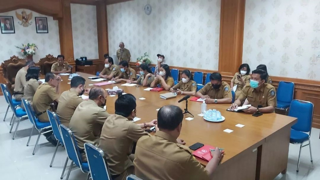 Kepala Dinas Komunikasi dan Informatika Kabupaten Badung membuka rapat terkait penyampaian Proposal Inovasi Tahun 2022