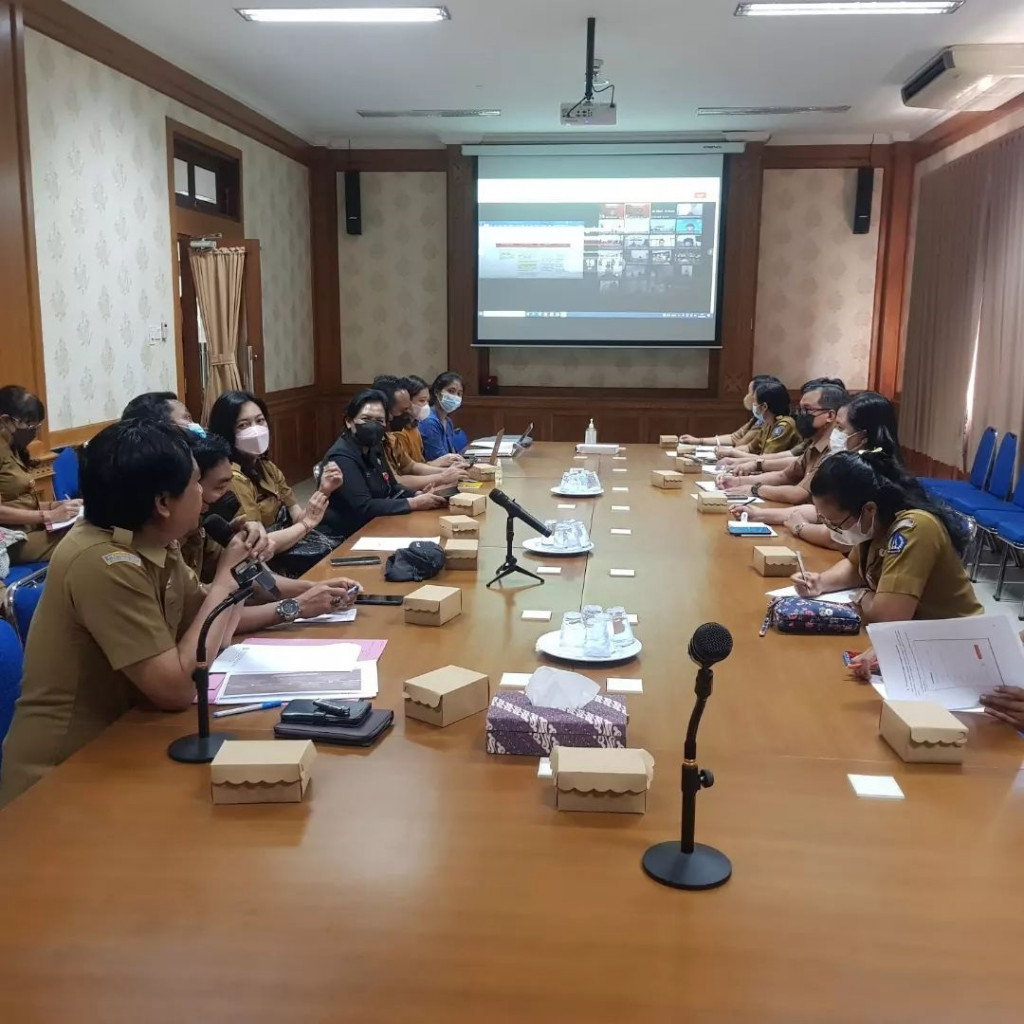 Kepala Bidang Pengelolaan Informasi Publik membuka rapat Koordinasi terkait Kompetisi Pengelolaan Pengaduan Pelayanan Publik