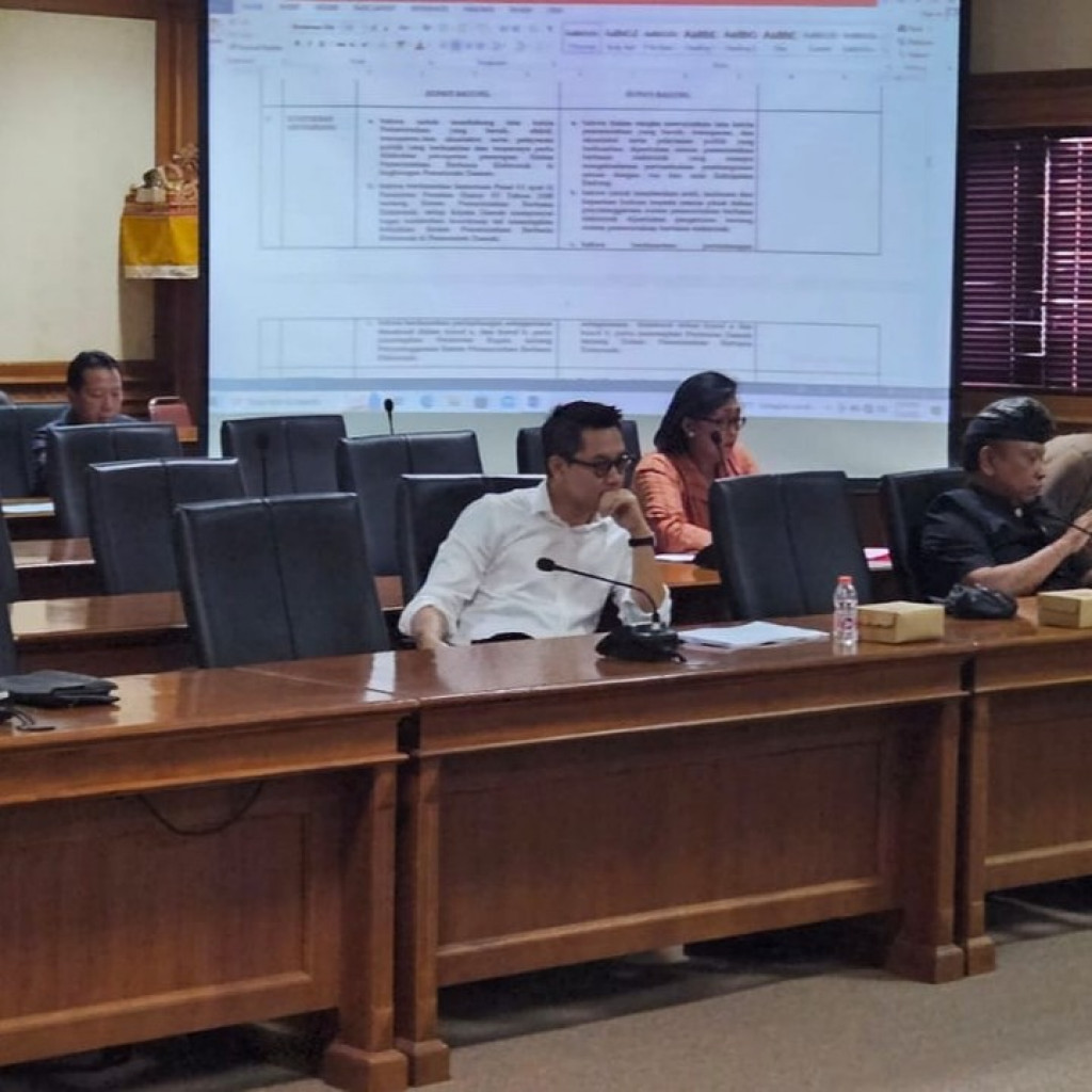 Rapat Kerja Membahas Raperda Tentang Sistem Pemerintahan Berbasis Elektronik