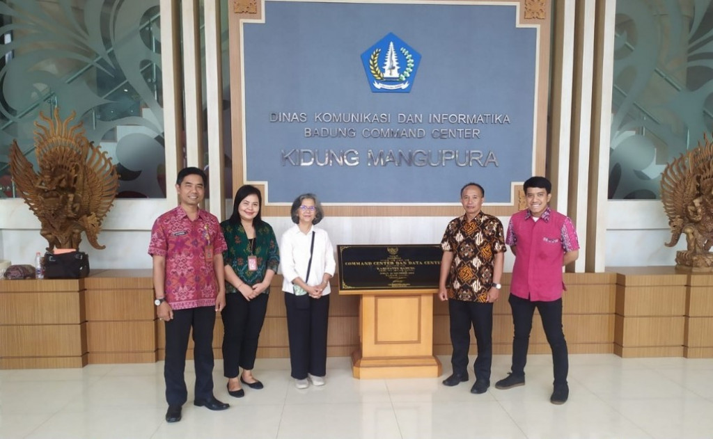 Pengumpulan data oleh nasional evaluator terkait SP4N-LAPOR di Kabupaten Badung.