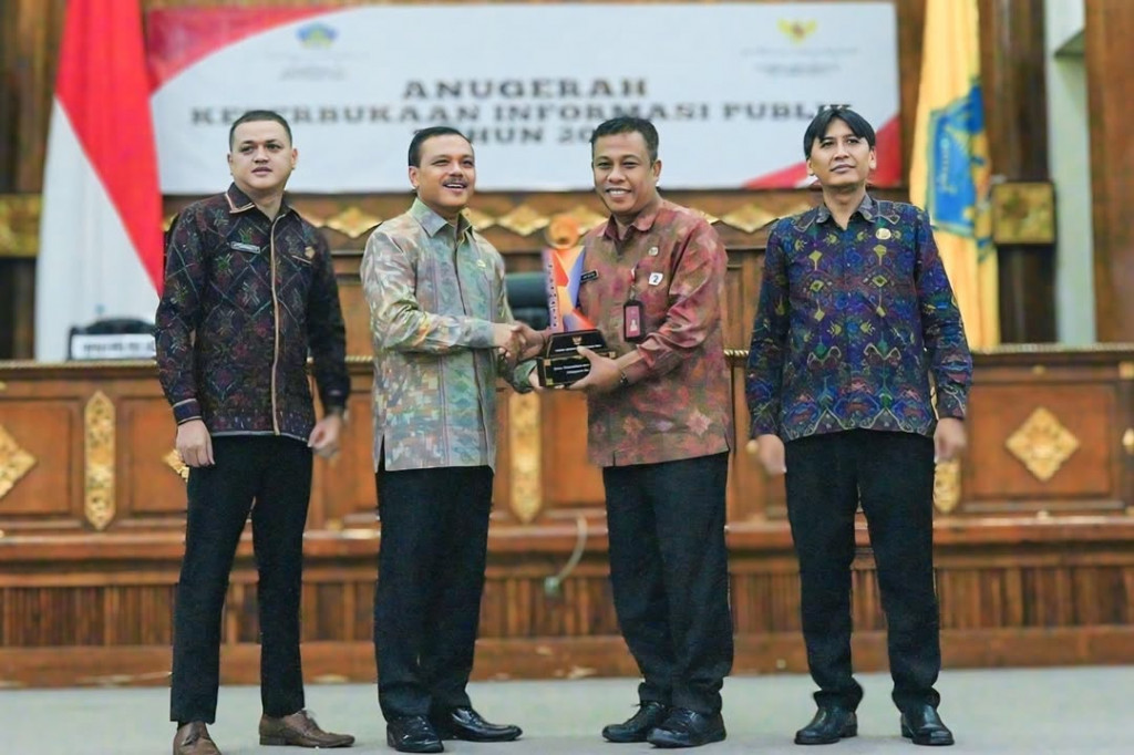 DISKOMINFO KAB.BADUNG MENERIMA ANUGERAH KETERBUKAAN INFORMASI PUBLIK TAHUN 2024