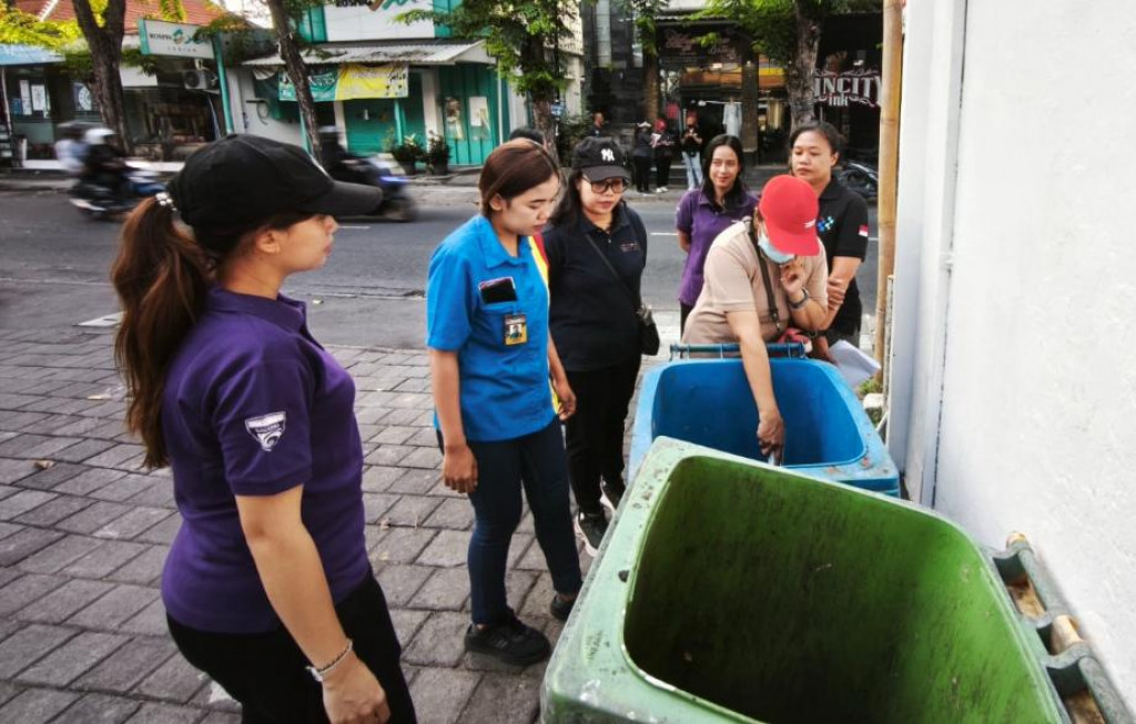 Diskominfo Laksanakan Pengawasan Sampah di Sektor Horeka dan Perdagangan di Kelurahan Legian
