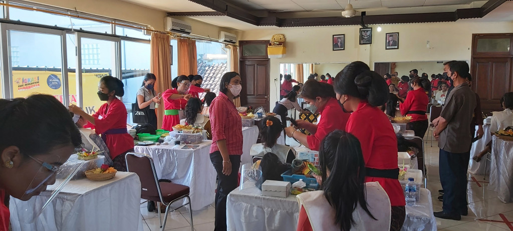 Pelatihan Tata Rias dan E-Commerce Bagi UMKM Tahun 2022