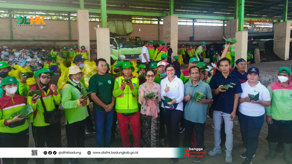 Dukungan Konsumsi Bapenda dan Forum TJSP Untuk Tenaga Pemilah DLHK Badung di TPST Mengwitani