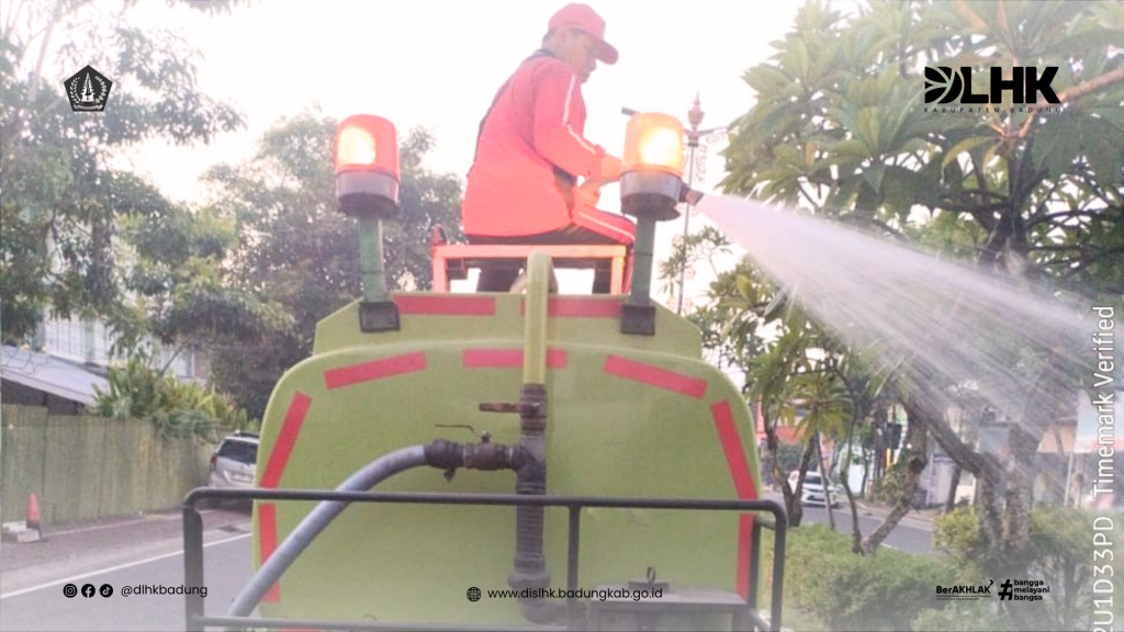 DLHK Kabupaten Badung Laksanakan Kegiatan Rutin Penyiraman Taman di Wilayah Kuta Utara, Kuta,  dan Kuta Selatan