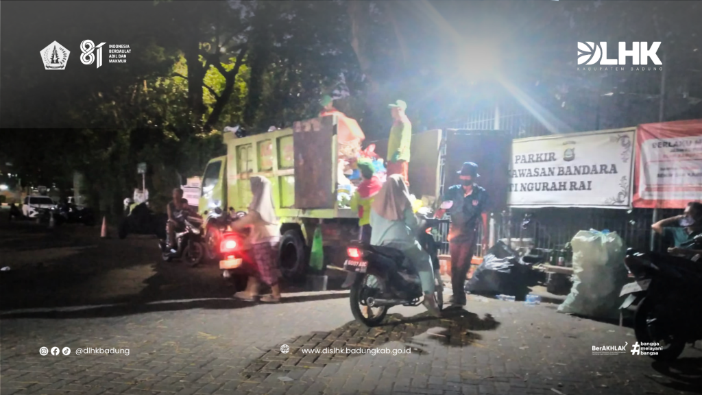 tetap konsisten pilah sampah sesuai jenis dan jadwal,di drop point  jalan nusantara, tuban, kuta