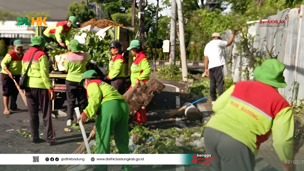 DLHK Badung Gerak Cepat Tindaklanjuti Pengaduan Masyarakat Melalui Kontak Bupati Terkait Sampah Berserakan di Jl. Dewi Saraswati, Seminyak