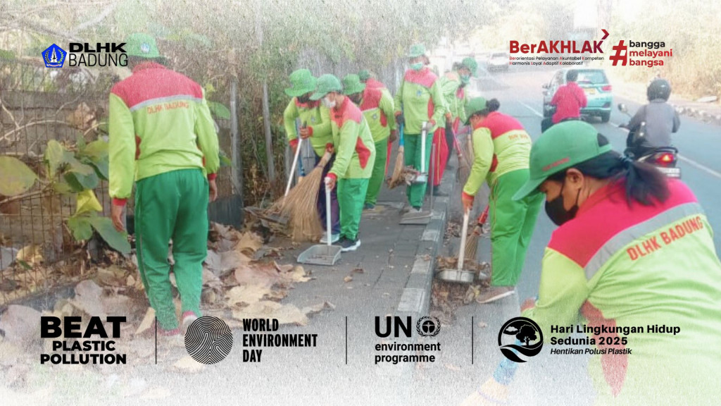 Tenaga Kebersihan DLHK Badung Menindak Lanjuti Pengaduan Masyarakat Terkait Sampah Berserakan Sepanjang Jalan Uluwatu, Jimbaran