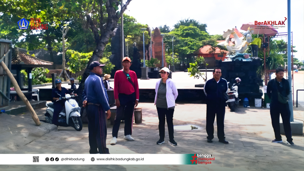 Pantau Kebersihan Pesisir, Plt. Kepala DLHK Badung Tinjau Pantai Kuta dan Legian