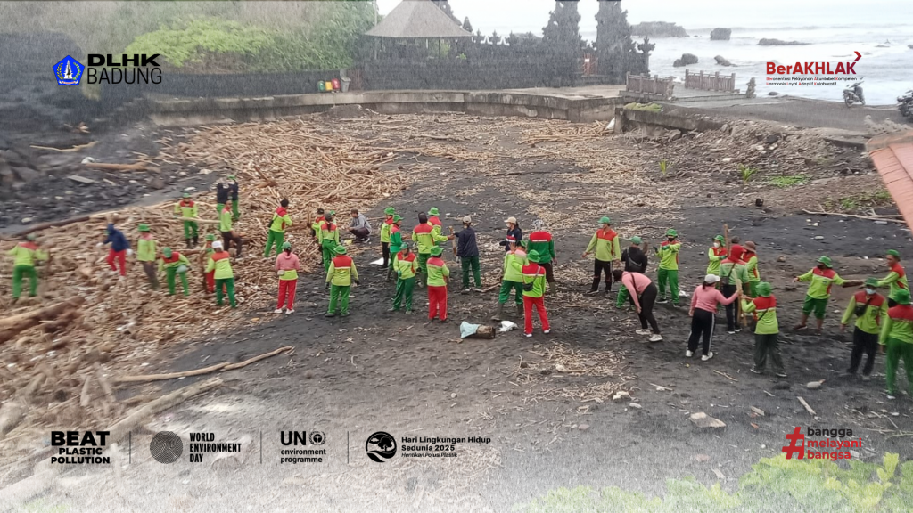DLHK Badung Laksanakan Aksi Bersih Sampah Kiriman Di Pantai Cemagi