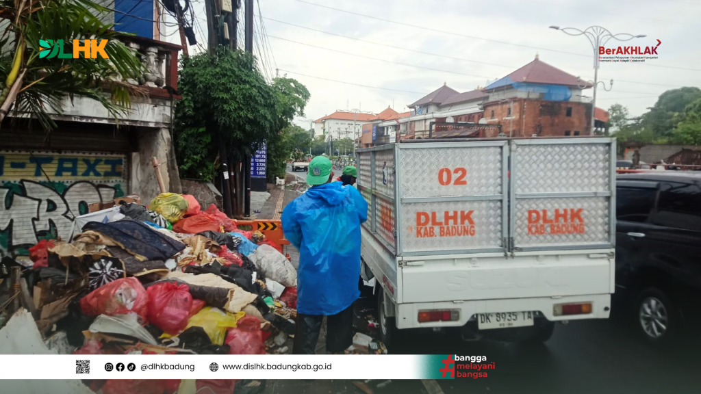 DLHK Badung Lakukan Penyisiran Sore Titik Timbulan Sampah di Kuta
