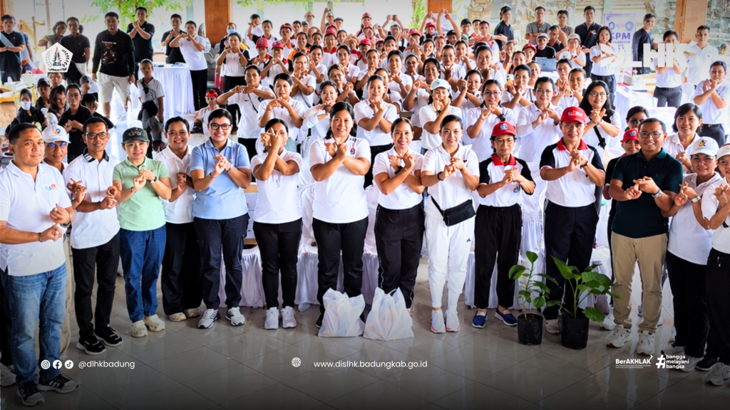 Penyerahan Bibit Tanaman Sebagai Implementasi SPM Posyandu di Kabupaten Badung