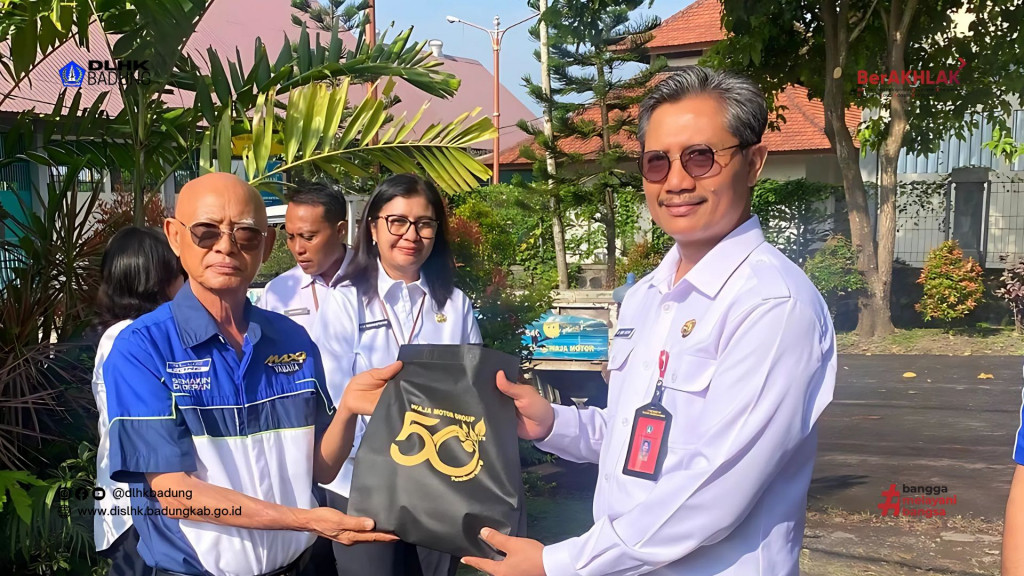 Penyerahan CSR Bibit Tanaman Dari Yamaha Waja Motor Group Kepada Dinas Lingkungan Hidup dan Kebersihan Kabupaten Badung